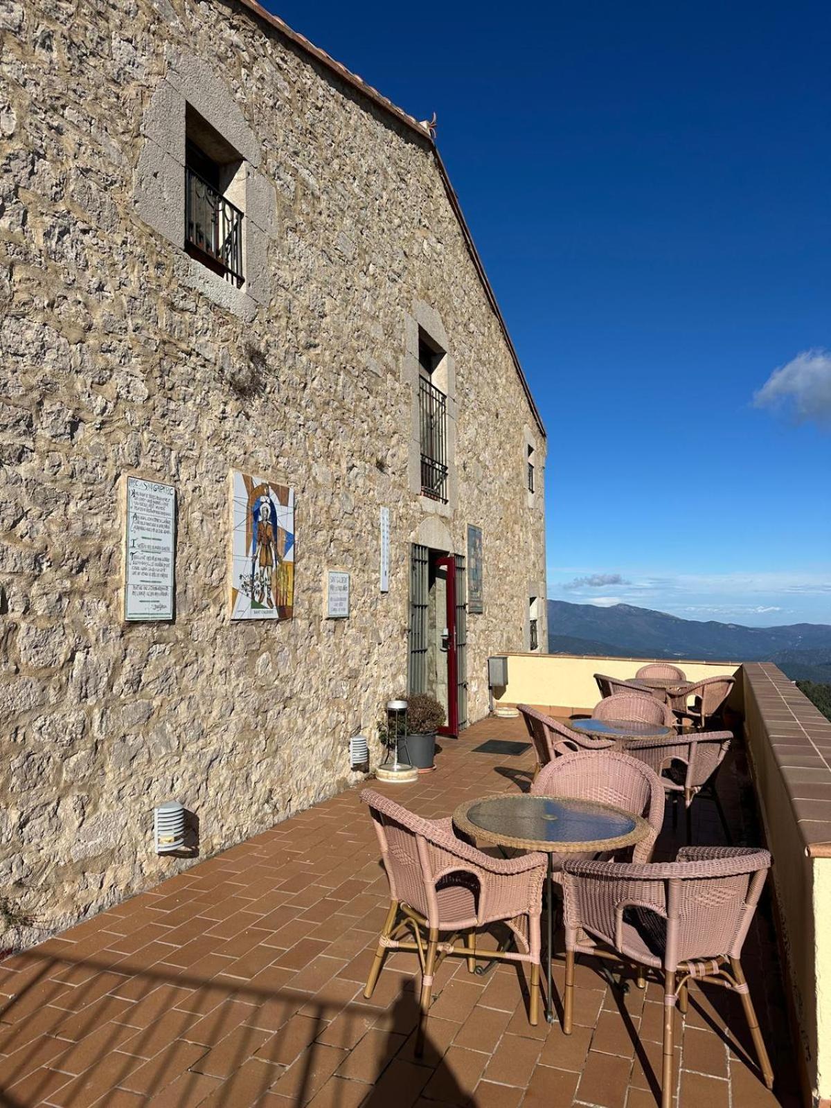 Hotel Santuari Mare De Deu Del Mont Restaurant-Hostatgeria Beuda Exteriér fotografie